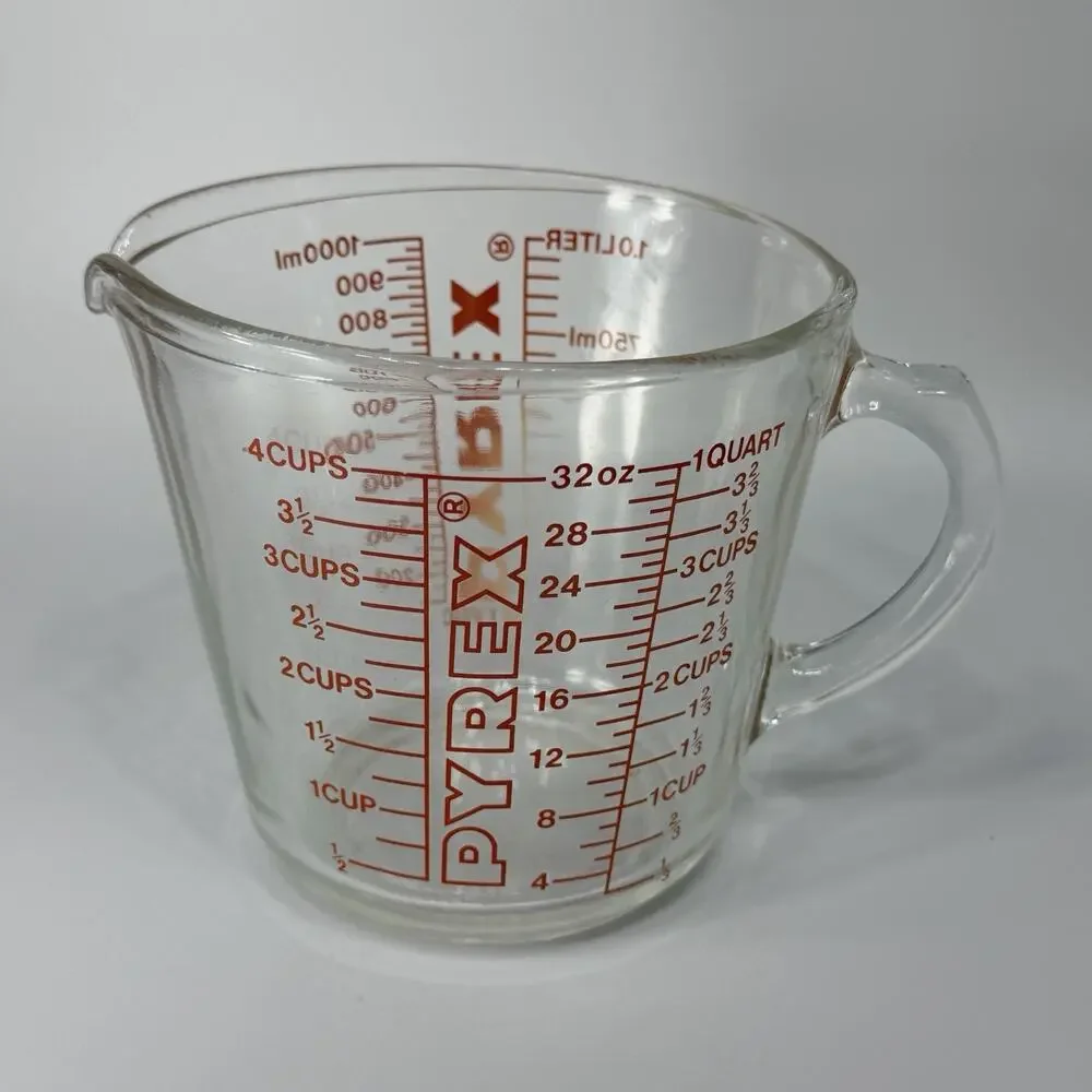 Vintage Pyrex 532 4 cup 1 Quart 32 oz Measuring Cup Red Block Letter D-Handle